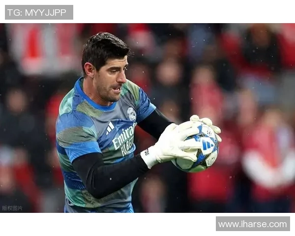 库尔图瓦：守护球门的铁血战士与足球场上的传奇之路