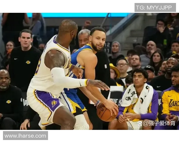 湖人詹姆斯与勇士库里精彩对决瞬间回顾与分析 湖人詹姆斯与勇士库里精彩对决瞬间回顾与分析